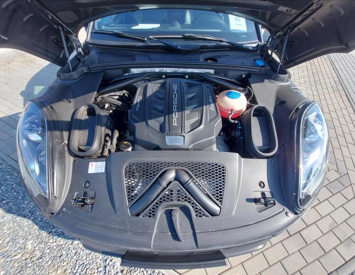 Porsche Macan 42