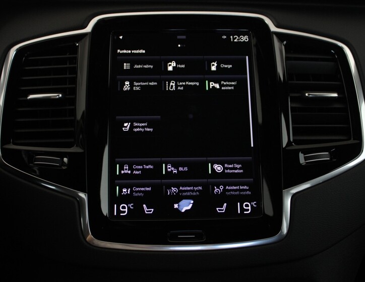 Volvo XC90 13