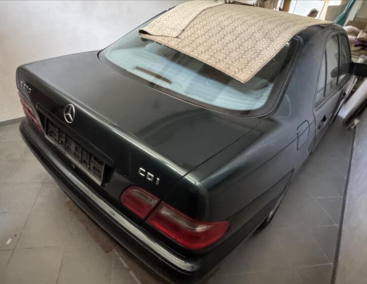 Mercedes-Benz Třídy E 27