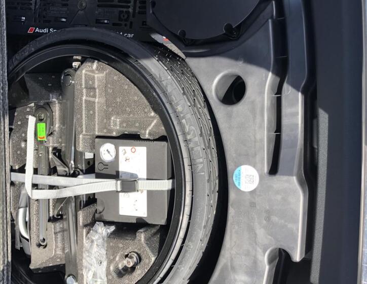 Audi SQ8 13
