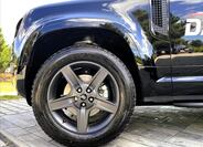 Land Rover Defender 3
