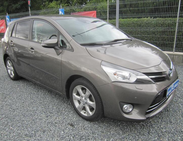 Toyota Verso 3