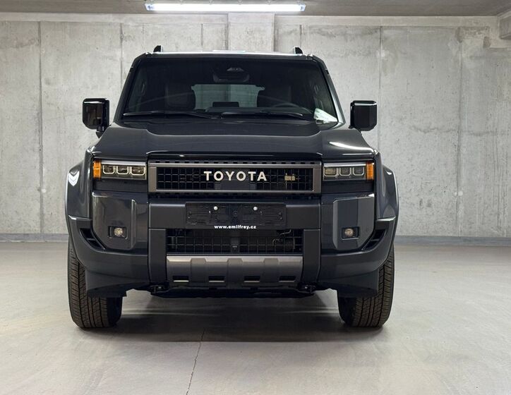Toyota Land Cruiser 2