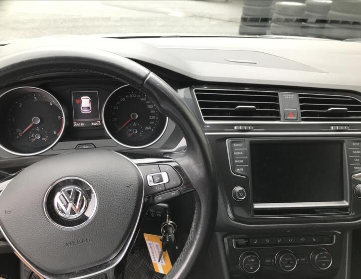 Volkswagen Tiguan 8