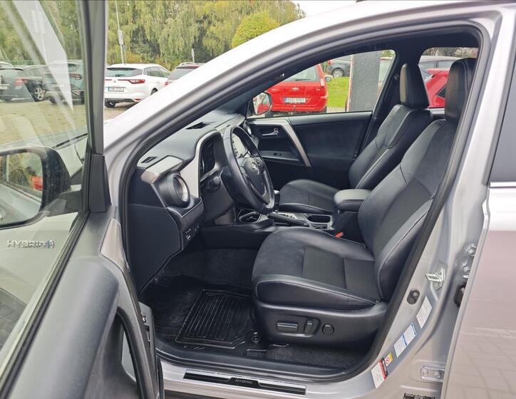 Toyota RAV4 10