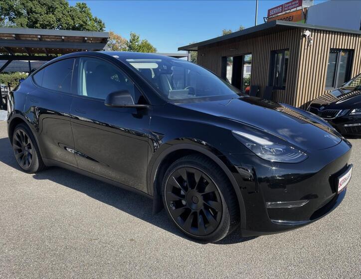 Tesla Model Y 3
