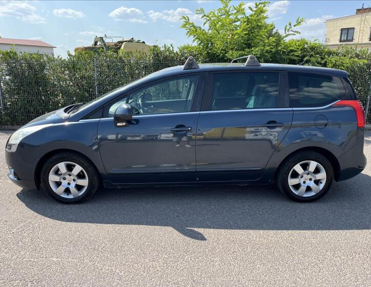 Peugeot 5008 4