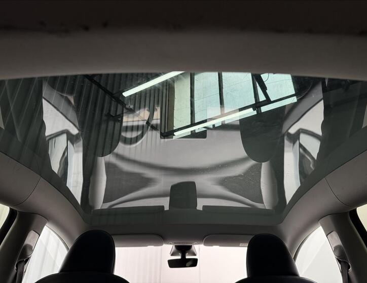 Tesla Model Y 28