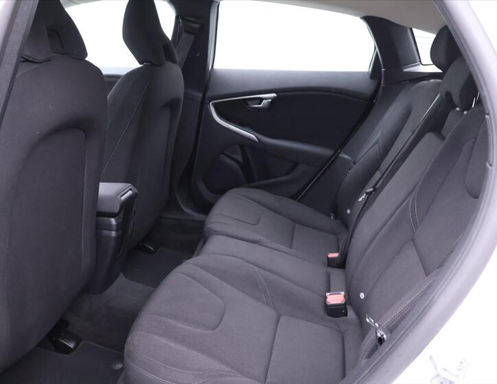 Volvo V40 14