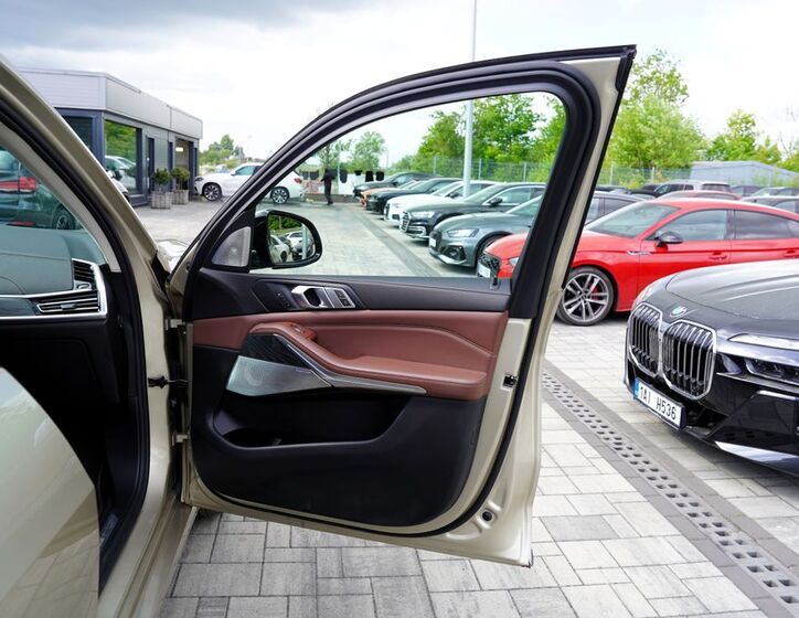 BMW X7 22