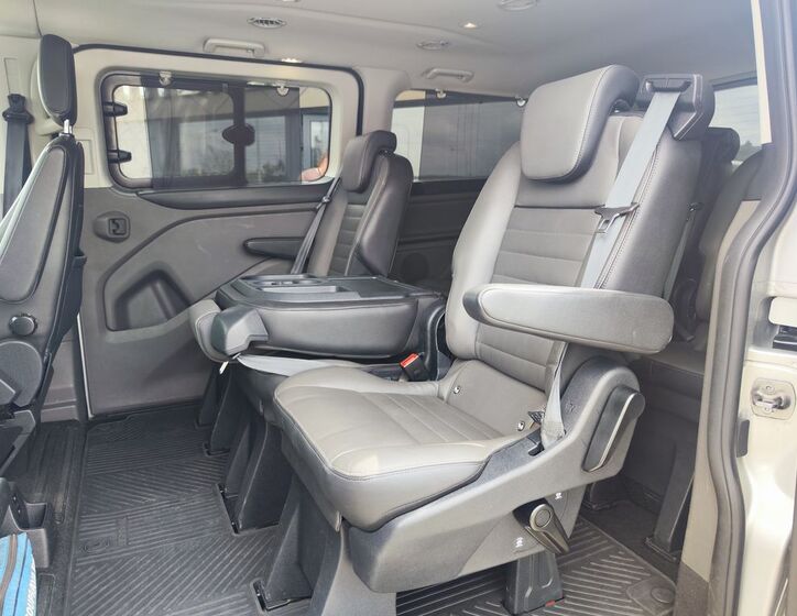 Ford Tourneo Custom 12