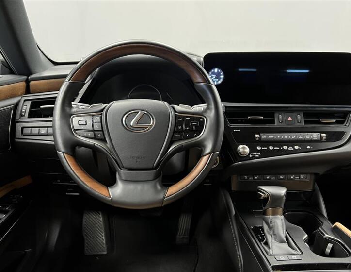 Lexus ES 300h 5