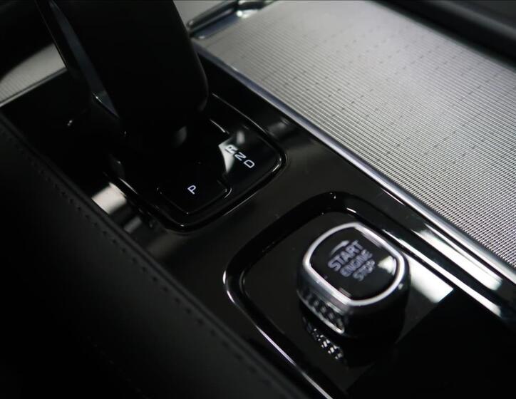 Volvo XC90 30