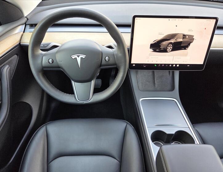 Tesla Model Y 12