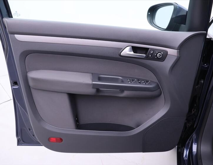 Volkswagen Touran 11