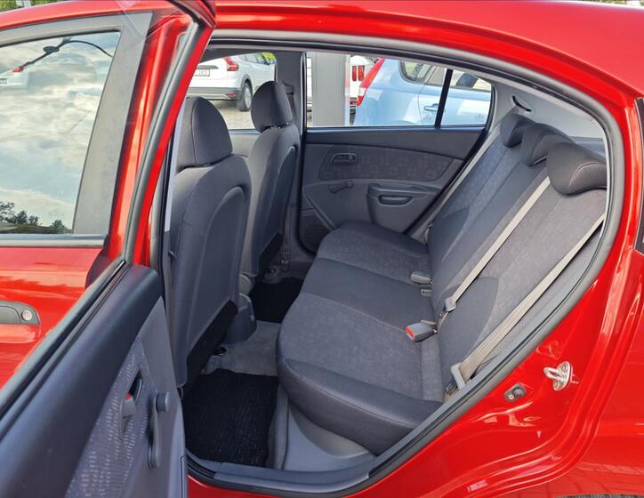 KIA Rio 11