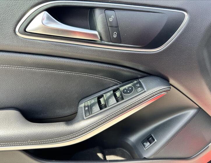 Mercedes-Benz GLA 12