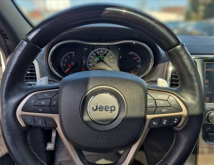 Jeep Grand Cherokee 8