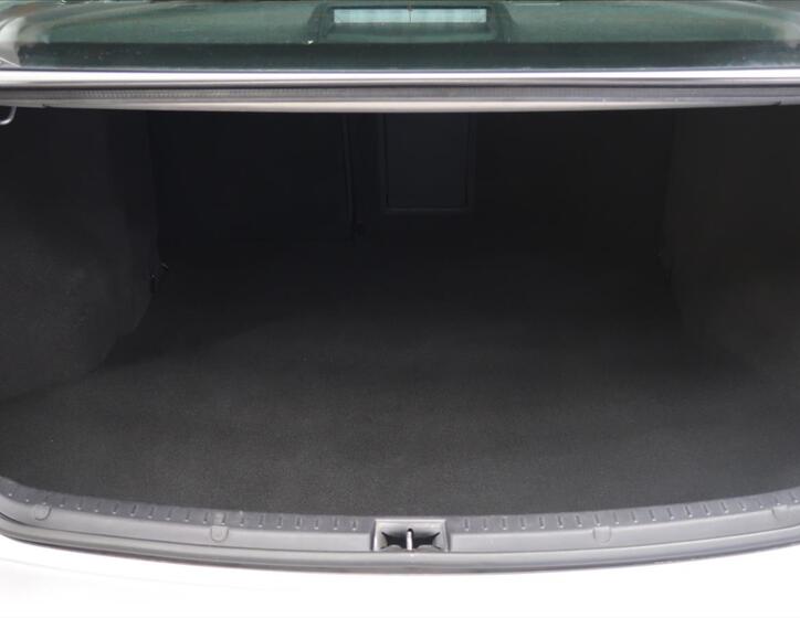 Toyota Avensis 8