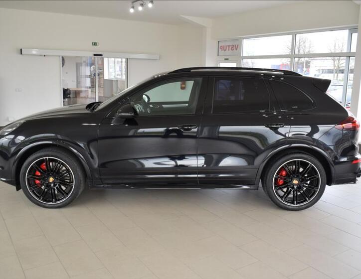 Porsche Cayenne 8