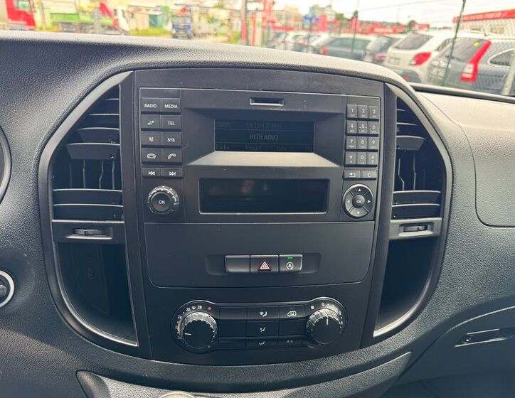 Mercedes-Benz Vito 12