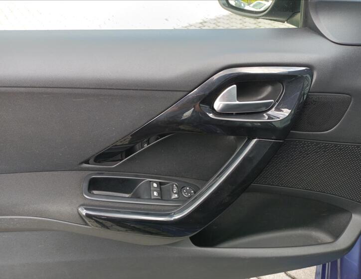 Peugeot 208 17