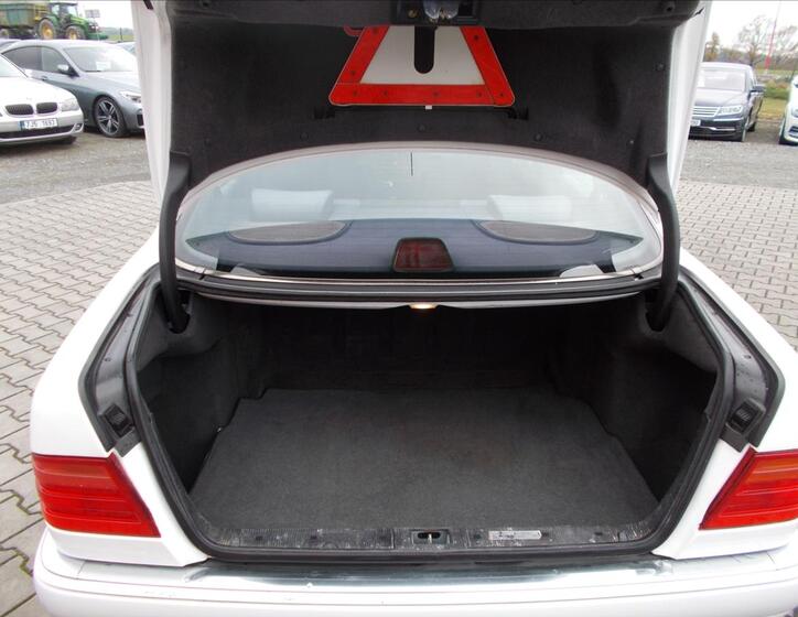 Mercedes-Benz Třídy E 12