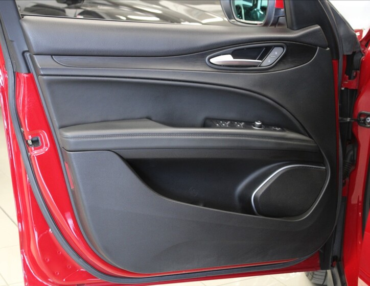 Alfa Romeo Stelvio 17