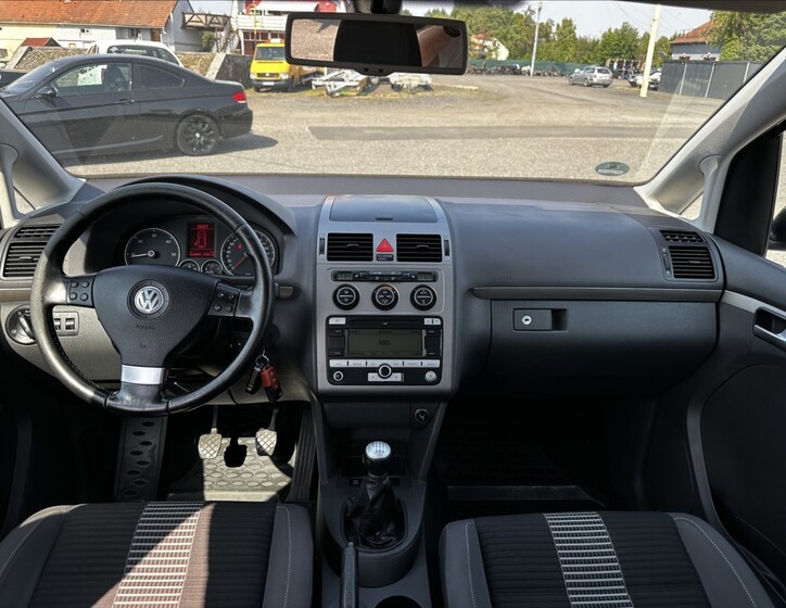 Volkswagen Touran 16
