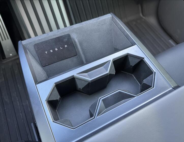 Tesla Ostatní 24