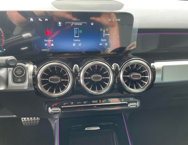 Mercedes-Benz GLB 12