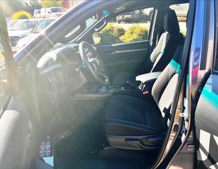 Toyota Hilux 9