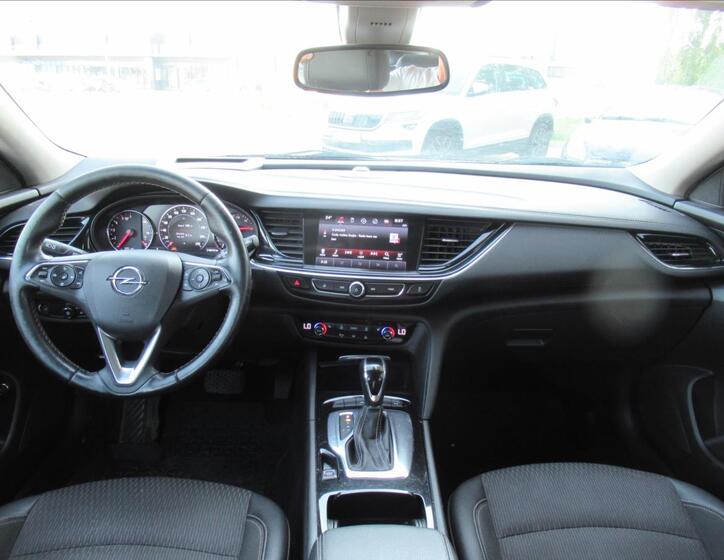 Opel Insignia 9