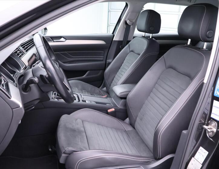 Volkswagen Passat 10