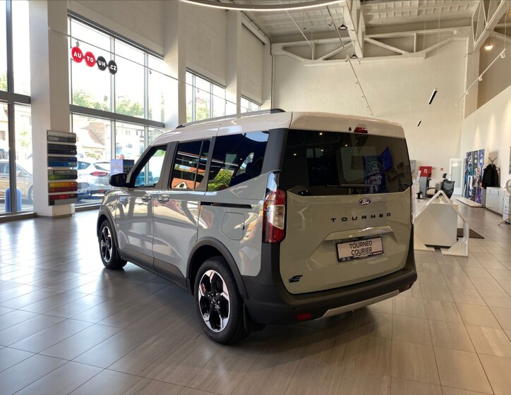 Ford Tourneo Courier 5
