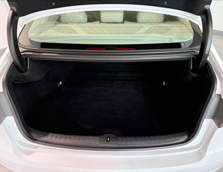 Hyundai Genesis 25