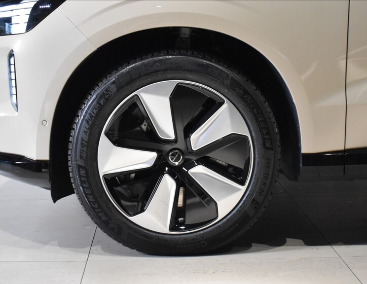 Volvo EX90 7
