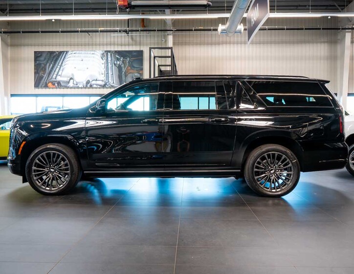 Cadillac Escalade 2