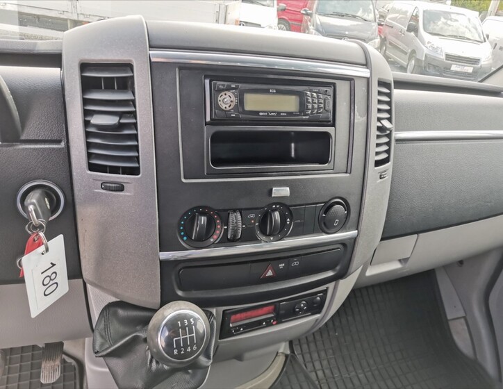 Volkswagen Crafter 9