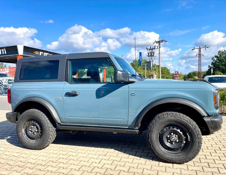 Ford Bronco 8