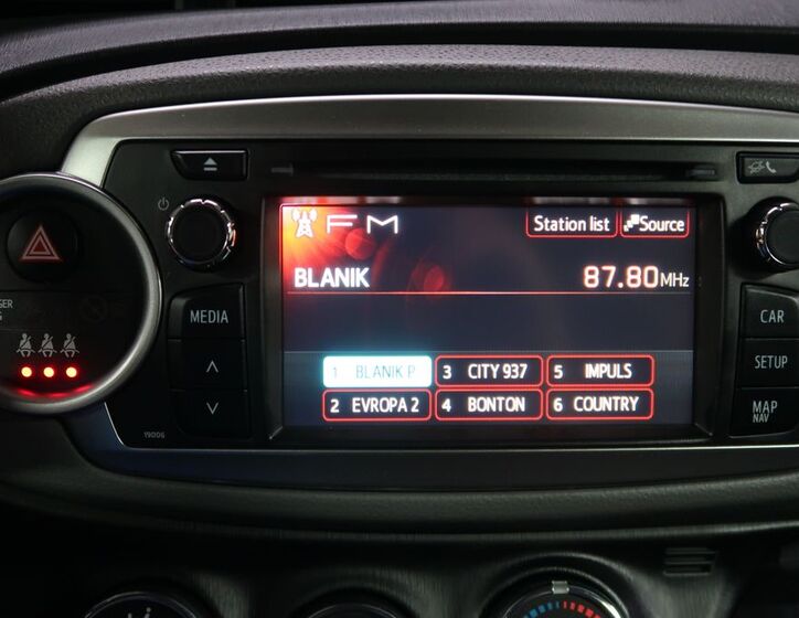 Toyota Yaris 16