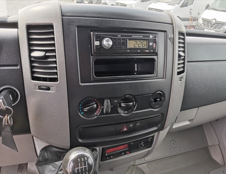Volkswagen Crafter 9
