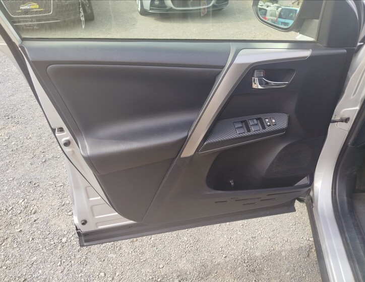 Toyota RAV4 8