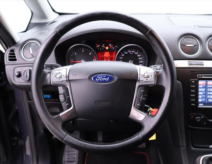 Ford Galaxy 18
