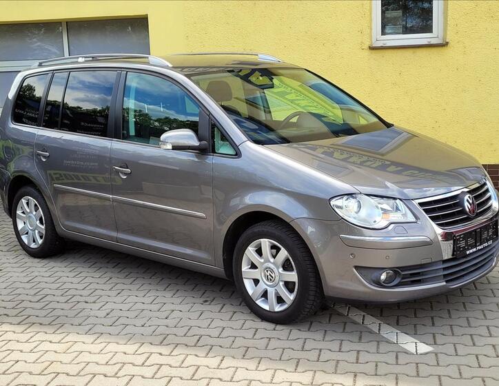 Volkswagen Touran 1