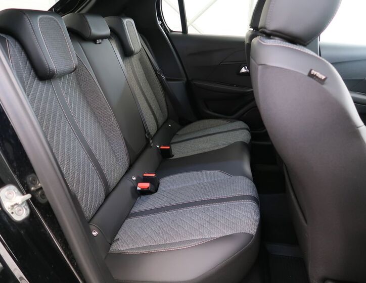 Peugeot 208 30