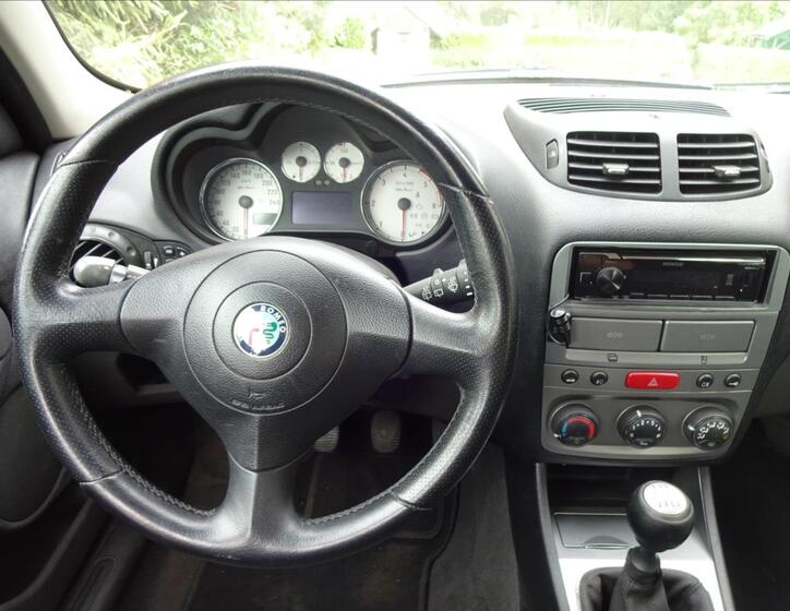 Alfa Romeo 147 32