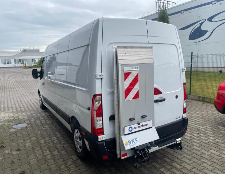 Nissan Interstar 7