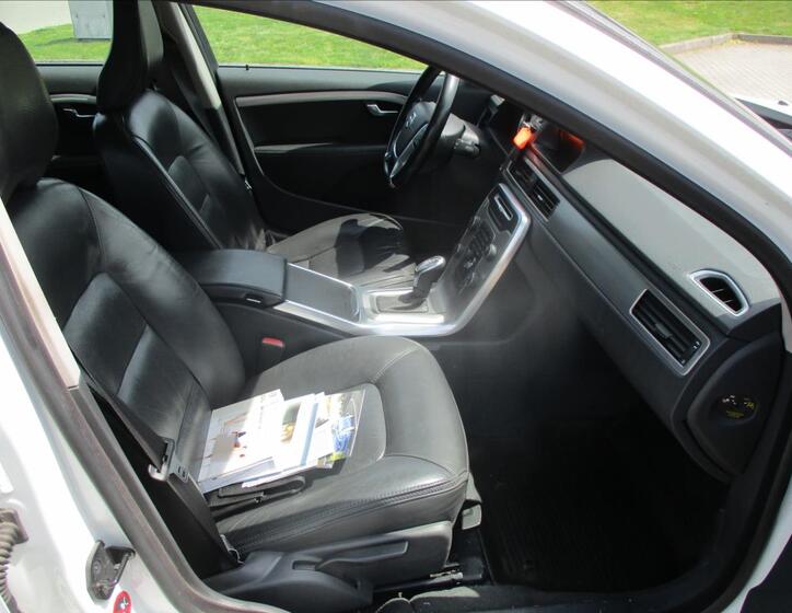 Volvo XC70 13
