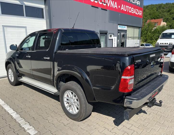 Toyota Hilux 9